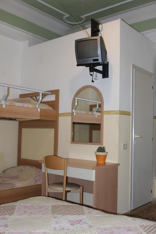 Hotel Ornella Lido di Camaiore Zimmer foto